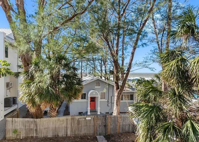 Holiday home Coastal Escape In Indian Rocks Breathtaking Waterfront Views From The Deck